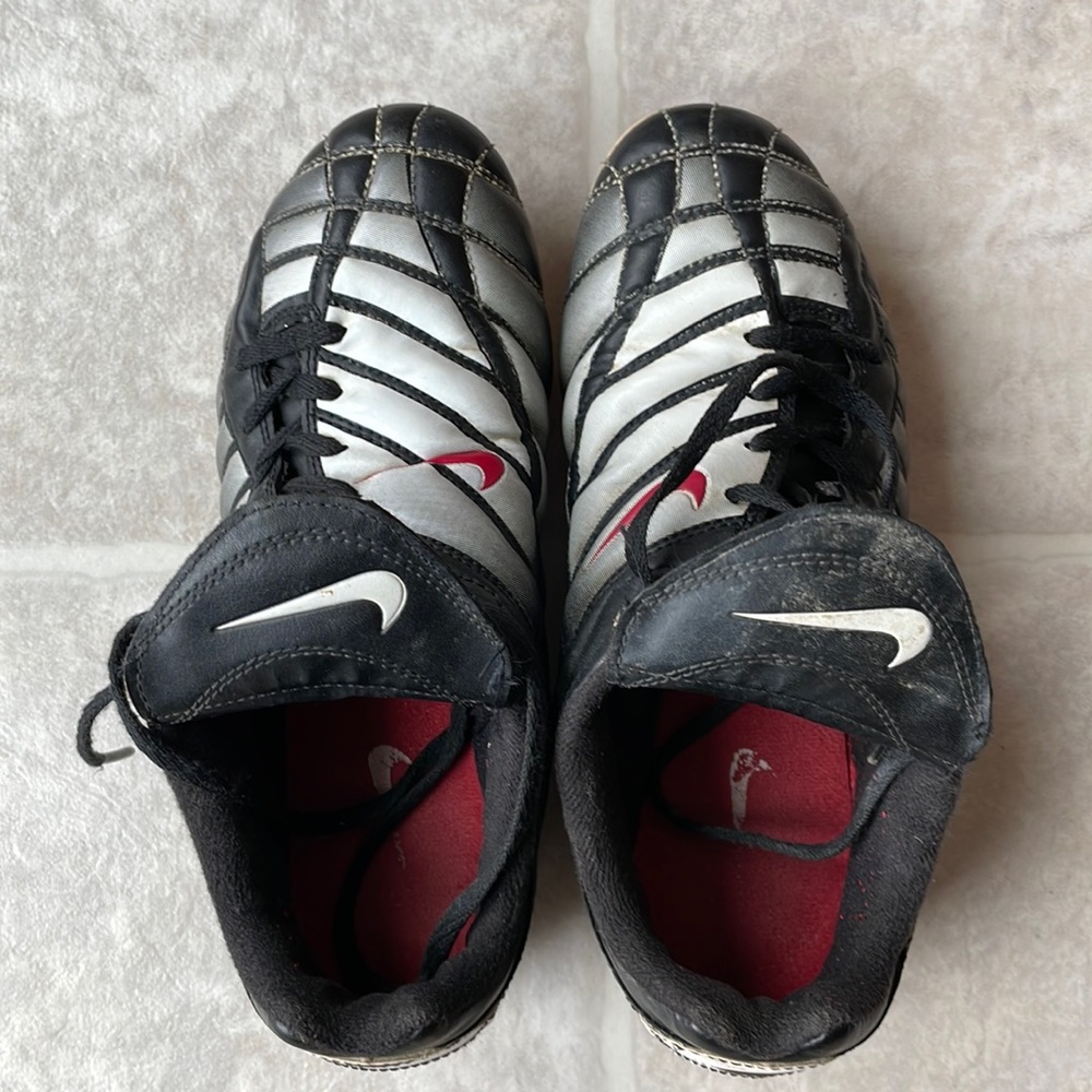 Nike mens /youth soccer cleats shoes
